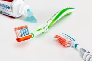 Do Rubber Bands Pull Teeth Down? Orthodontic Insights!