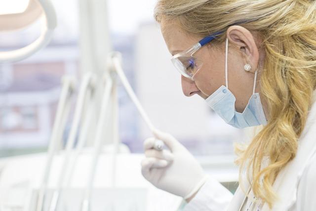 How Do Dentist Remove a Tooth? Dental Extraction Techniques