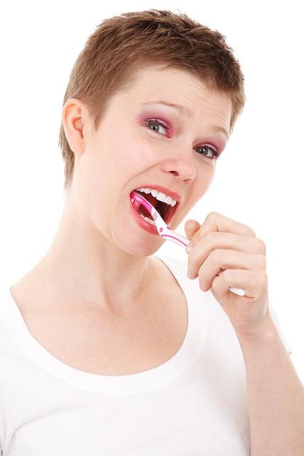 Do You Brush Teeth Before Oil Pulling? Oral Care Routine!